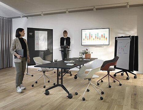 Timetable lift table in workshop meeting, presentation setup