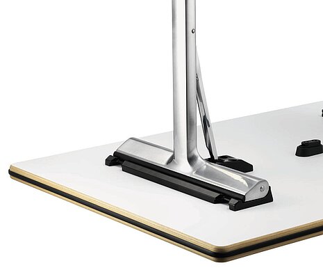 mAx table, cut-out, table leg and frame detail